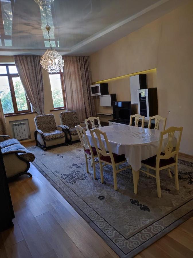 2 Room Flat Almaty Exterior foto